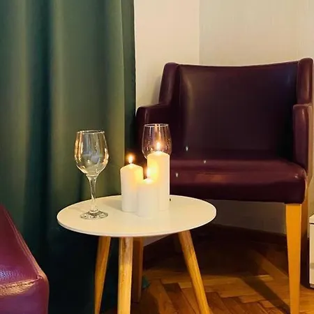 Апартаменти Cozy Apartament Бухарест